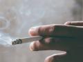 लवंग फ्लेवर सिगारेटमुळे आरोग्याचं कमी नुकसान होतं का? - Marathi News | Cigarette flavor is less harmful to health? | Latest health News at Lokmat.com