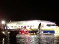 बोइंग 737 विमान फ्लोरिडाच्या नदीत कोसळलं, 136 प्रवासी होते विमानात   - Marathi News | Boeing 737 goes into Florida river with 136 on board, no fatalities | Latest international News at Lokmat.com