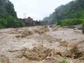 उत्तराखंडमध्ये अचानक पूर, कडे कोसळल्यामुळे हाहाकार - Marathi News | Rain and topography triggering flash floods landslides in Uttarakhand hills | Latest national News at Lokmat.com