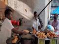 Flying Vada Pav पाहिलाय का?; पाहा भन्नाट व्हिडीओ - Marathi News | flying vada pav video went viral on social media the unique style of the creator see | Latest jarahatke News at Lokmat.com