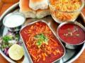 मिसळच्या तिखट-जाळ स्वादानं जगाला साद ! - Marathi News | The world is enchanted by the spicy-hot taste of misal! | Latest food News at Lokmat.com