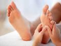 नियमित करा पायांना मालिश; 'या' समस्या होतील दूर - Marathi News | Massage of feet will get rid of many diseases | Latest health Photos at Lokmat.com
