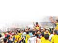 कोल्हापूरच्या मातीत फुटबॉलचा थरार रंगतो तेव्हा.. - Marathi News | When the thrills of football in the soil of Kolhapur ... | Latest oxygen News at Lokmat.com