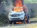 Ford Endeavour च्या इंजिनाला आग; बिल्डरचा होरपळून मृत्यू - Marathi News | Ford Endeavor's engine caught fire; Builder burnt to death | Latest national News at Lokmat.com