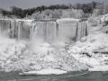 बर्फाने गोठला जगप्रसिद्ध नायगरा धबधबा, बघा अद्भूत नजारा! - Marathi News | This pics of Niagara falls frozen will make you crazy | Latest social-viral Photos at Lokmat.com