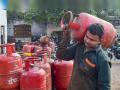 LPG Cylinder: मोठी बातमी! गॅस सिलिंडरसंदर्भात नवे नियम जारी, आता फक्त 'या' लोकांनाच मिळणार सब्सिडीचे पैसे - Marathi News | LPG Cylinder Big News New rules issued regarding gas cylinders, now only these people will get subsidy now you can book only 15 cylinder in a year | Latest business News at Lokmat.com