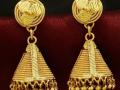 Gold Jhumka Designs : लग्सराईसाठी सोन्याच्या हेवी झुमक्यांच्या १० खास डिजाईन्स; रॉयल लूक मिळेल-चेहरा खुलेल - Marathi News | Gold Jhumka Designs For Wedding Seasons : 10 Gold jhumka Designs New Patterns | Latest sakhi Photos at Lokmat.com