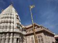 संत गजानन महाराज मंदिरात काम करणारे सेवेकरी आहेत की कर्मचारी?  - Marathi News | Are there servants or employees working in Sant Gajanan Maharaj Temple? | Latest nagpur News at Lokmat.com