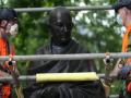 गांधीजींच्या पुतळ्याची नेदरलँडस्मध्ये विटंबना - Marathi News | mahatma gandhis statue in amsterdam vandalised | Latest international News at Lokmat.com