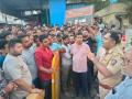 बालिकेवर अत्याचाराचा प्रयत्न, कोल्हापुरातील गांधीनगरात तणाव; व्यापाऱ्यांनी दुकाने बंद ठेवून नोंदवला निषेध - Marathi News | Attempted sexual assault on 6-year-old girl, tension in Gandhinagar in Kolhapur | Latest kolhapur News at Lokmat.com