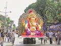 बाप्पाच्या स्वागतासाठी मुंबईकर झाले सज्ज - Marathi News | Mumbai ready to welcome Bappa | Latest mumbai News at Lokmat.com