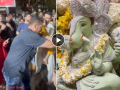 भक्तीमय वातावरणात सलमान खानच्या घरच्या बाप्पाचं विसर्जन, कुटुंबासह केला मनसोक्त डान्स - Marathi News | Ganesha Visarjan Salman Khan House Mumbai Dances With Sonakshi Sinha Arpita | Latest filmy News at Lokmat.com