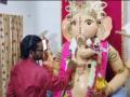 अजबच! तरुणाने साकारला असा गणपती बाप्पा, चक्क बोलतो, ऐकतो, मोदकही खातो - Marathi News | Strange! Ganapati Bappa, played by a young man, speaks, listens and even eats Modak | Latest uttar-pradesh News at Lokmat.com