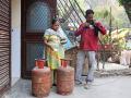 LPG सिलेंडर बुकिंगचे नियम ६ दिवसांत ३ वेळा बदलले; गावाकडे आता ४५ दिवसांनीच बुकिंग करता येणार... - Marathi News | LPG cylinder booking rules changed 3 times in 6 days; Now booking can be done only after 45 days in the village... | Latest national News at Lokmat.com