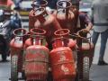 गॅस सिलेंडर घेताना या बाबींची करा पडताळणी, टळेल संभाव्य धोका - Marathi News | Check these things while buying LPG gas cylinders, possible risks will be avoided | Latest national Photos at Lokmat.com