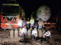 Pune| चाकणमध्ये कॅप्सूल टँकरमधून गॅसची चोरी करणाऱ्यांना तिघांना अटक - Marathi News | gas theft from capsule tanker chakan three arrested crime news | Latest pune News at Lokmat.com
