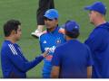 IND vs AUS : पराभवानंतर कोच गौतम गंभीर यांनी घेतली गिलची शाळा? व्हायरल फोटोमुळे रंगली चर्चा - Marathi News | Animated Gautam Gambhir's Fiery Chat With Helpless Shubman Gill After Post Match Drama Following India's Loss To AUS In 1st ODI Pics Goes Viral | Latest cricket News at Lokmat.com