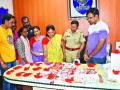 रक्षाबंधन सेलिब्रेशन, गडचिरोली पोलिसांना बांधल्या राख्या - Marathi News | Rakshabandhan Celebration, Gadchiroli Police built | Latest pune News at Lokmat.com