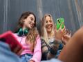 आजच्या ‘जेन झी’चे ‘जेन एक्स’ आई-बाबा किती, का वेगळे होते? - Marathi News | How different were the 'Gen X' parents of today's 'Gen X' and why? | Latest editorial News at Lokmat.com