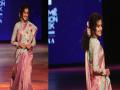lakme fashion week 2021 : मोगऱ्याचा गजरा अन् झुमक्यांच्या फॅशनच न्यारी; अणवाणी रॅम्पवॉकमुळे चर्चेत आलीये तापसीची साडी - Marathi News | Taapsee pannu in golden work saree bare feet ramp walk at lakme fashion week 2021 | Latest sakhi Photos at Lokmat.com
