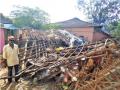 खोडाळ्यात शेतमजुराचे घर कोसळले - Marathi News | The farm laborer's house collapsed in Khodala | Latest thane News at Lokmat.com