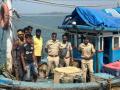 सिंधुदुर्गच्या समुद्रात गोव्याची नौका पकडली, विनापरवाना मासेमारी करणाऱ्या खलाशांची धरपकड - Marathi News | Goa boat seized in Sindhudurg sea, sailors arrested for fishing without license | Latest sindhudurga News at Lokmat.com