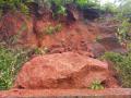 महाखाजन येथे दरड कोसळली; राष्ट्रीय महामार्ग ६६ वर वाढला धोका, सरकारच्या दुर्लक्षाबद्दल संताप - Marathi News | a crack at mahakhajan danger on national highway 66 increased anger over govt neglect | Latest goa News at Lokmat.com