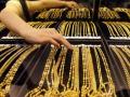 सोन्याच्या दरात ऐतिहासिक वाढ; 19 वर्षांपूर्वीचा विक्रम मोडीत - Marathi News | gold price soars after Ongoing Trade War and Dovish Stance Of Central Banks | Latest business News at Lokmat.com