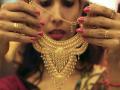 Gold Price Today : सोन्याच्या दरात जबरदस्त घसरण, चांदीही झाली स्वस्त! जाणून घ्या लेसेट्स दर - Marathi News | | Latest business Photos at Lokmat.com
