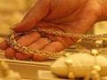 सोन्याचे दर वाढले, खरेदी घसरली, गुंतवणुकीचे प्रमाण झाले कमी - Marathi News | Gold prices rose, purchases dropped, investment levels plummeted | Latest kolhapur News at Lokmat.com
