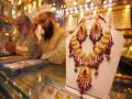 पाकिस्तानातील सोन्याचा भाव बघुन तुम्हाला बसेल धक्का! म्हणाल... इतका फरक? - Marathi News | Gold rates in pakistan are higher than India | Latest international Photos at Lokmat.com
