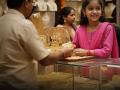 Gold Silver Price Today: लग्नसराईच्या हंगामात सोन्या-चांदीच्या दरात सुरू असलेल्या घसरणीला आज ब्रेक; पाहा नवी किंमत - Marathi News | | Latest business News at Lokmat.com