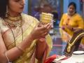 Gold Silver Price Today : सोन्या-चांदीच्या दरात मोठी घसरण, लग्नसराईच्या खरेदीपूर्वी पाहा काय आहेत लेटेस्ट रेट - Marathi News | Big fall in gold and silver prices check the latest rates before buying for wedding season | Latest business News at Lokmat.com