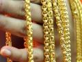 बोलण्यात गुंतवून पळवायची दागिने, खोटे मणी देऊन रिंगा पळविल्या - Marathi News | Jewels to be stolen by engaging in talk, rings stolen by giving false beads | Latest crime News at Lokmat.com