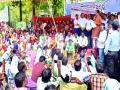 नांदेडमध्ये कर्मचारी रस्त्यावर - Marathi News | Employees on the road in Nanded | Latest nanded News at Lokmat.com