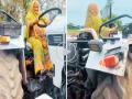 Viral Video : आजीबाईंनी असा ट्रॅक्टर चालवला की सगळे बघतच राहिले! नेटकरीही म्हणतायत वाह वाह... - Marathi News | Viral Video: Grandma drove a tractor in such a way that everyone was watching! Netizens are also saying wow... | Latest social-viral News at Lokmat.com