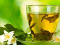 केसात कोंडा झालाय? ग्रीन टी लावा कोंडा गायब! - Marathi News | Dandruff? Green tea pack will help you to get read of dandruff.. try this | Latest sakhi News at Lokmat.com