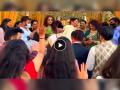 Groom Jugaad Viral Video: भन्नाट जुगाड! नवरदेवाने घोड्यावर स्वार होण्याऐवजी मारली अनोखी एन्ट्री - Marathi News | jugaad video of groom came on shoulders instead of horse goes viral trending on social media | Latest social-viral News at Lokmat.com