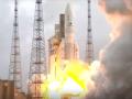 भारताच्या सर्वात 'वजनदार' GSAT-11 उपग्रहाचे यशस्वी प्रक्षेपण, इंटरनेट स्पीडमध्ये येणार क्रांती - Marathi News | Successful launch of India's most weighted GSAT-11 satellite | Latest national News at Lokmat.com