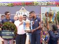 Gujarat Titans Victory Parade IPL 2022 : गुजरात टायटन्सची राजेशाही मिरवणूक, मुख्यमंत्र्यांकडून सत्कार; आज मुंबईत करणार पार्टी Video - Marathi News | Watch Video : Gujarat TitansIndian Premier League 2022 Victory Parade, CM Bhupendra Patel felicitates IPL champions | Latest cricket News at Lokmat.com