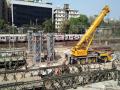 एल्फिन्स्टन पुलाच्या कामाला वेग, पहिला गर्डर टाकला - Marathi News | elphinstone new bridge work | Latest mumbai Videos at Lokmat.com