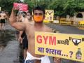 दारू महत्त्वाची की जीम : अर्धनग्न मूकमोर्चाद्वारे वेधले लक्ष - Marathi News | Alcohol or Gym is important: Attention through a half-naked silence | Latest nagpur News at Lokmat.com