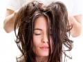 कोमट तेलानं केसांना मालिश केल्यानं होतात 'हे' फायदे! - Marathi News | Hot Oil Massage for Healthy Hairs | Latest beauty News at Lokmat.com