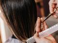 केस सतत थोडे ट्रिम केले तर भरभर वाढतात? ब्यूटी एक्सपर्टचा सल्ला, केसांचं वाटोळं होतंच कारण.. - Marathi News | Does hair grow if you cut or trim it once every 3 months Experts suggest a simple solution fast hair growth | Latest sakhi News at Lokmat.com