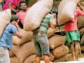 हमालीच्या दरात २५ टक्क्यांनी वाढ - Marathi News | Cargo rates rise by 25 per cent | Latest jalgaon News at Lokmat.com