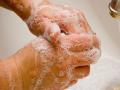 पुन्हा पुन्हा हात धुतल्यानेही होतो आजार, कारण वाचून व्हाल थक्क! - Marathi News | Washing hands too often can make you sick | Latest health Photos at Lokmat.com