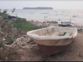 हर्णै येथे आढळलेल्या बोटीच्या मालकाचा लागला शोध - Marathi News | The owner of the boat was found at Harnai | Latest ratnagiri News at Lokmat.com
