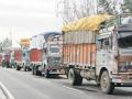 दिंडोरीत वाहतूक कोंडी टाळण्यासाठी जड वाहनांना नो एन्ट्री - Marathi News |  No entry to heavy vehicles to prevent traffic congestion in Dindori | Latest nashik News at Lokmat.com