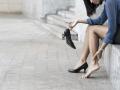 सतत हिल्स वापरल्यामुळे पाय दुखू लागलेयत? या टिप्स वापरा! - Marathi News | tips to have pain free experience while wearing high heels | Latest fashion News at Lokmat.com