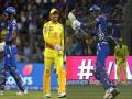 IPL 2019 : हार्दिकचा हेलिकॉप्टर शॉट पाहून धोनी फक्त हसतच बसतो तेव्हा... - Marathi News | IPL 2019: MS Dhoni watching Hardik Pandya executes the helicopter shot | Latest cricket News at Lokmat.com